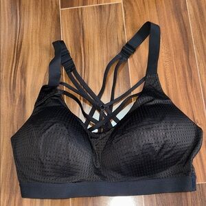 34D Victoria sport lightweight by Victoria’s Secret black strappy sports bra
